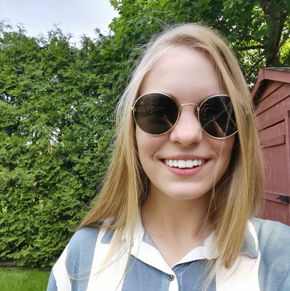 Meet your Posher, Kayla